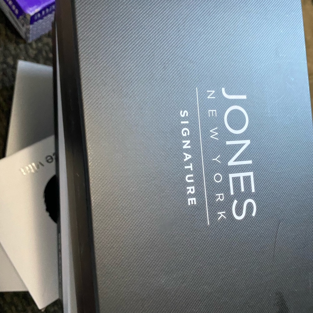Jones New York signature for women. Size 7